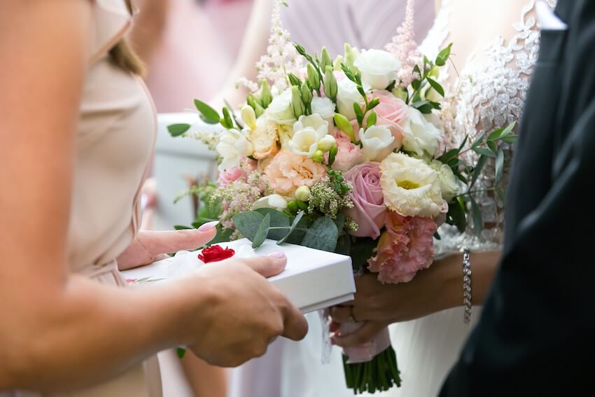 Wedding gift ideas: guest giving a gift to a bride