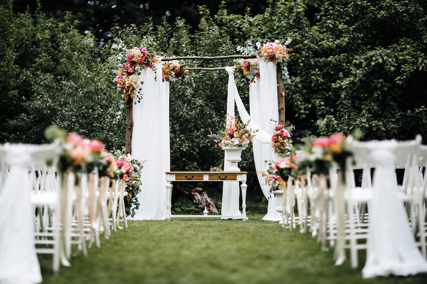 15 Stunning and Affordable Types of Wedding Venues